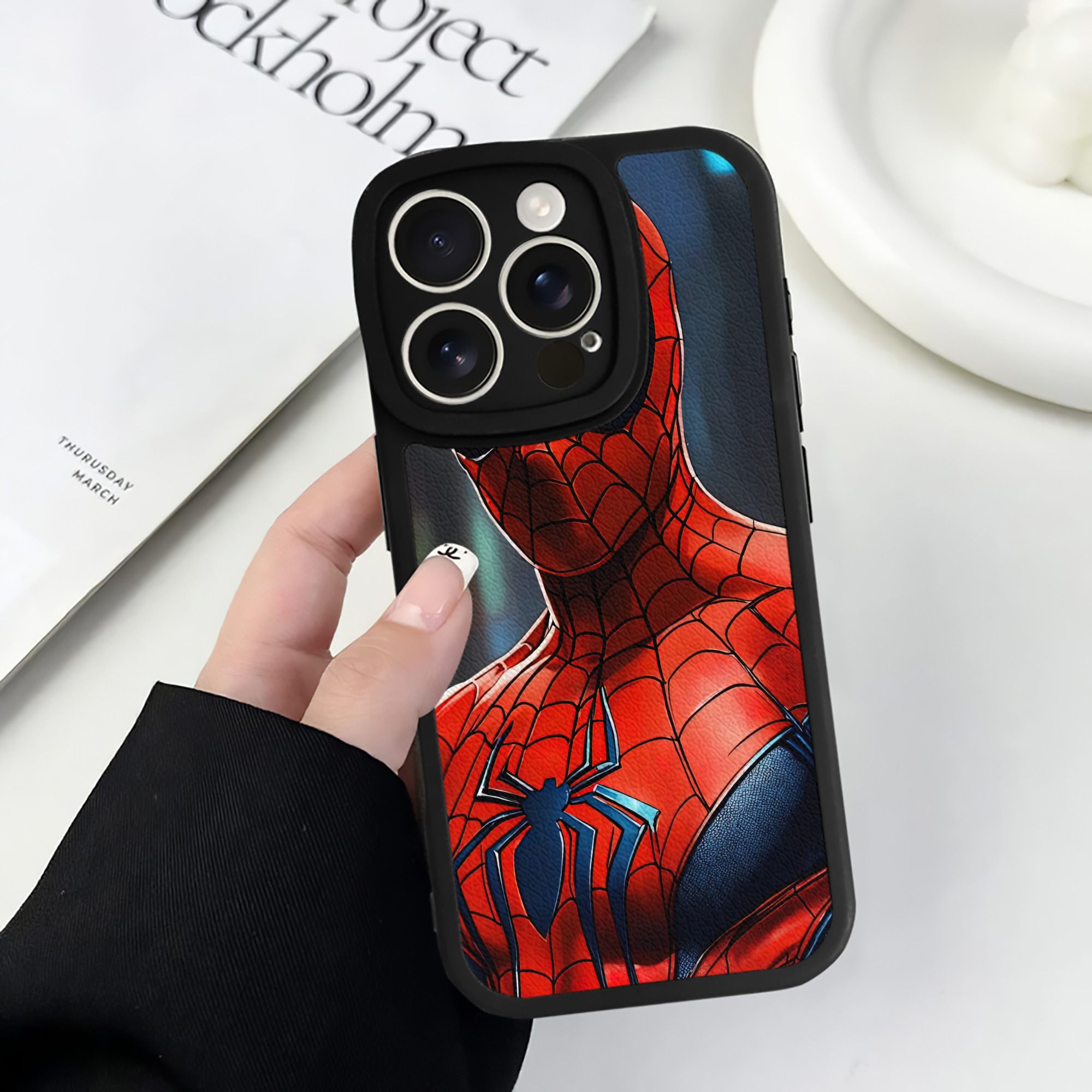 （画像用） Spider Man スパイダーマン 【iPhone 16シリーズ対応】シリコンスマホケース（レザー調） 材質：シリコン